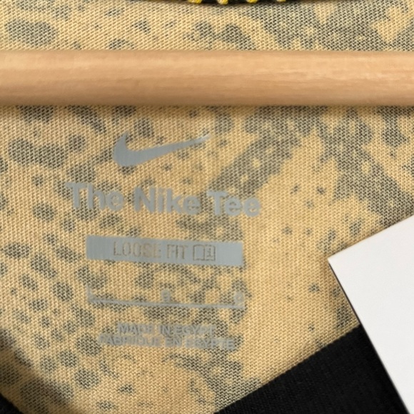 Women’s Nike baggy basketball tee - Picture 2 of 5